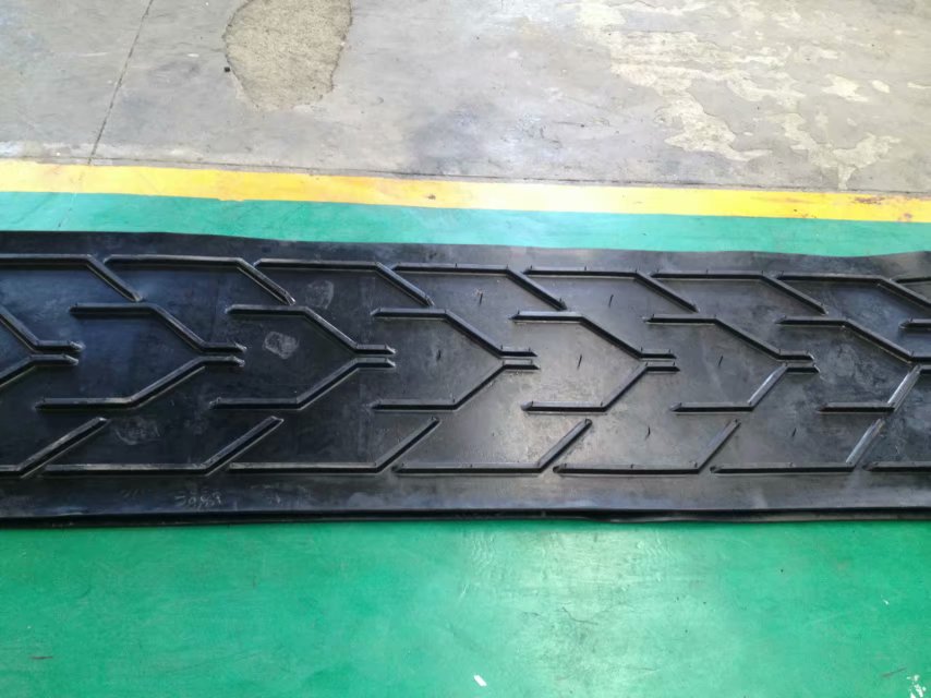 <b>花紋輸送帶的特點(diǎn)和用途</b>